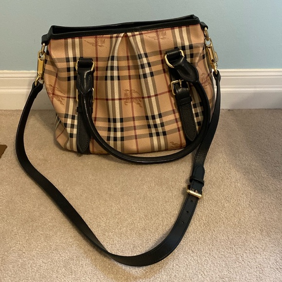 Burberry bag - Picture 1 of 7
